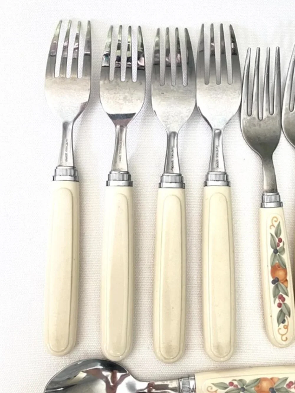 Vintage 20 Piece Corelle Abundance Flatware Set